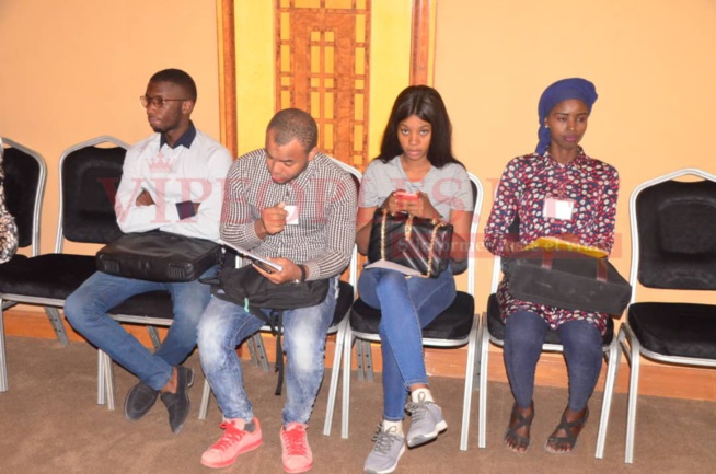 Des milliers de jeunes au Forum du 1er emploi avec le Meds Jour 2. Des milliers de jeunes au Forum du 1er emploi avec le Meds Jour 2.