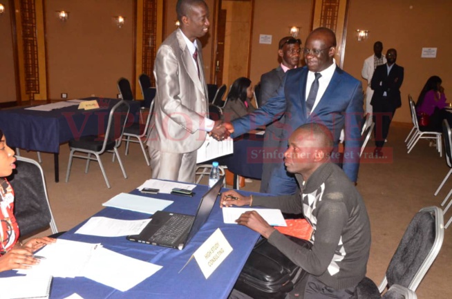 Des milliers de jeunes au Forum du 1er emploi avec le Meds Jour 2. Des milliers de jeunes au Forum du 1er emploi avec le Meds Jour 2.