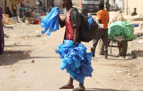 La nouvelle loi sur le plastique sera appliquée à partir du 20 avril prochain La nouvelle loi sur le plastique sera appliquée à partir du 20 avril prochain