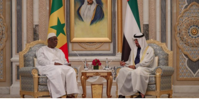 Photos : Signature du livre d’or avec le Président Macky Sall au Palais Royal Qasr Al Watson