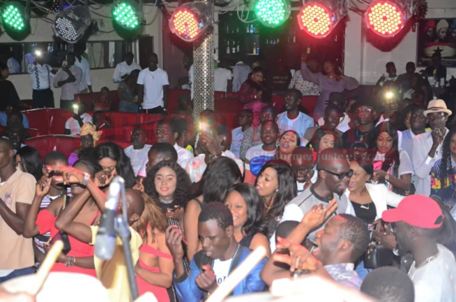 68 PHOTOS: Dans une robe super élégante et classe, TITI élève la barre au sommet du Sams prestige de Thies. 68 PHOTOS: Dans une robe super élégante et classe, TITI élève la barre au sommet du Sams prestige de Thies.