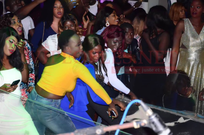 68 PHOTOS: Dans une robe super élégante et classe, TITI élève la barre au sommet du Sams prestige de Thies. 68 PHOTOS: Dans une robe super élégante et classe, TITI élève la barre au sommet du Sams prestige de Thies.