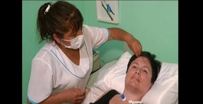 "Mourir dans la dignité": Face à une maladie incurable, une femme intente un procès pour mettre fin à ses jours "Mourir dans la dignité": Face à une maladie incurable, une femme intente un procès pour mettre fin à ses jours