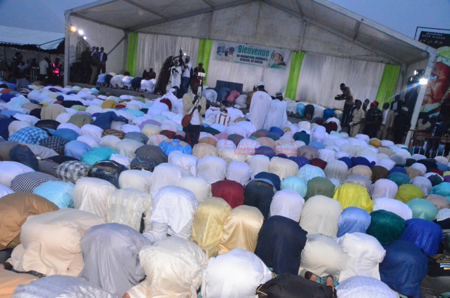 Les 43 images du Hadaratoul Jumah Nationale du fils cadet de Mame Baye, Baye Mbaye MC Niasse au stade Leopold Senghor
