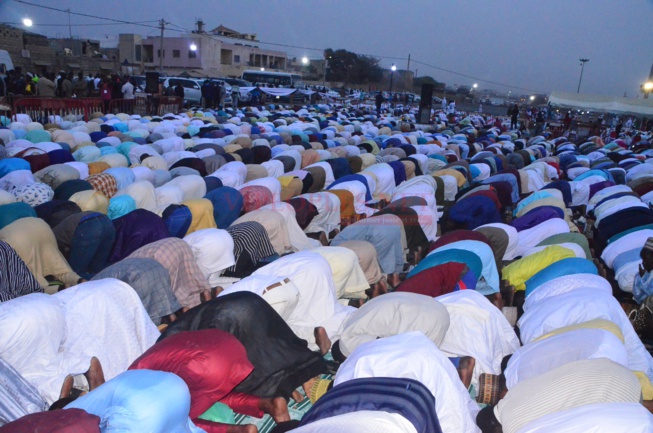 Les 43 images du Hadaratoul Jumah Nationale du fils cadet de Mame Baye, Baye Mbaye MC Niasse au stade Leopold Senghor