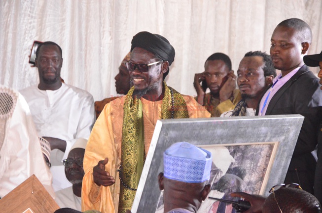 Les 43 images du Hadaratoul Jumah Nationale du fils cadet de Mame Baye, Baye Mbaye MC Niasse au stade Leopold Senghor