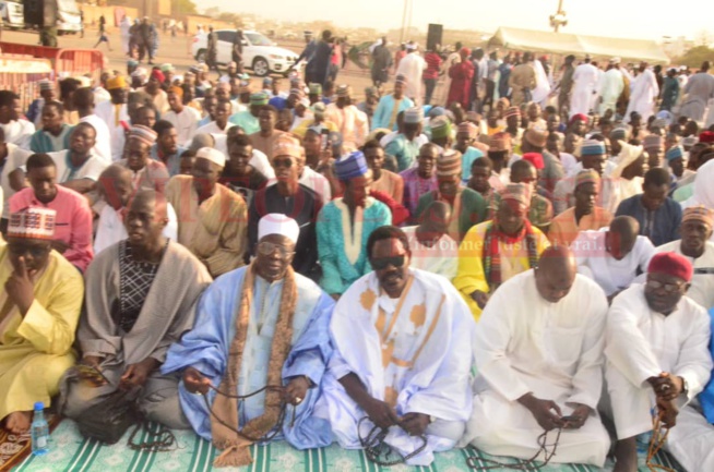 Les 43 images du Hadaratoul Jumah Nationale du fils cadet de Mame Baye, Baye Mbaye MC Niasse au stade Leopold Senghor