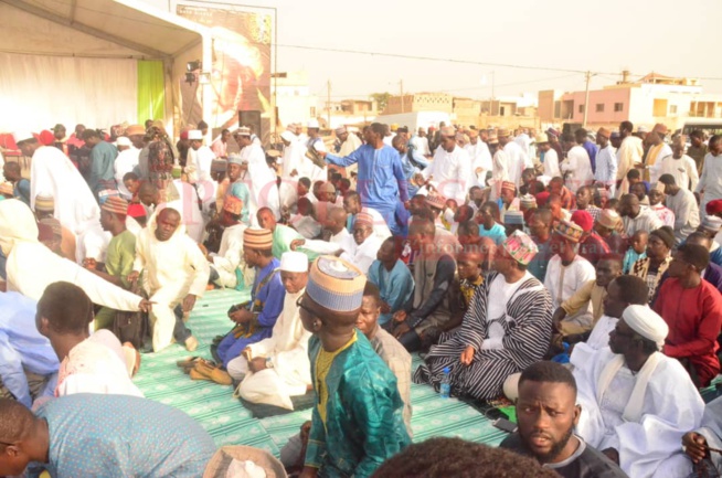 Les 43 images du Hadaratoul Jumah Nationale du fils cadet de Mame Baye, Baye Mbaye MC Niasse au stade Leopold Senghor