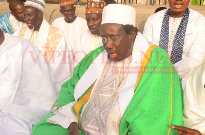 Les 43 images du Hadaratoul Jumah Nationale du fils cadet de Mame Baye, Baye Mbaye MC Niasse au stade Leopold Senghor