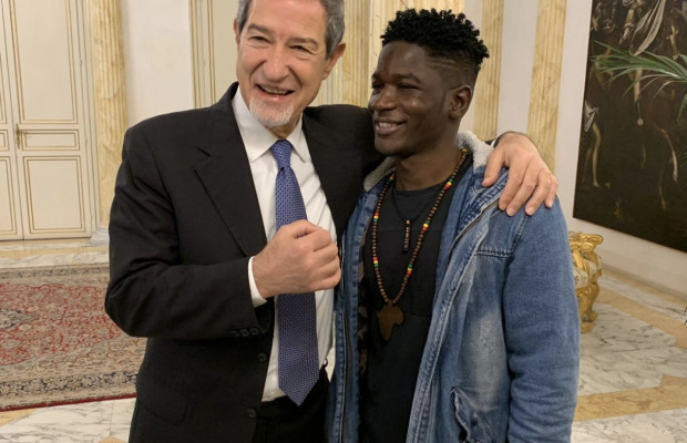 Italie : Le Sénégalais agressé reçu par le Président de Sicile Italie : Le Sénégalais agressé reçu par le Président de Sicile