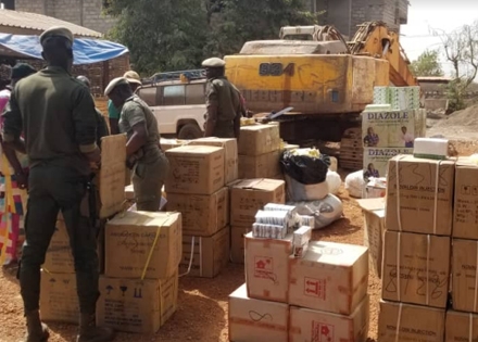 Kédougou: la brigade mobile des douanes saisit un lot de faux médicaments d'une valeur de 330 millions F Cfa Kédougou: la brigade mobile des douanes saisit un lot de faux médicaments d'une valeur de 330 millions F Cfa