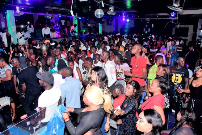 VIDÉO: Saraba Night chauffe, El Hadj Keita le Neymar de sa génération élu nouveau chouchou des jeunes filles de la Médina. VIDÉO: Saraba Night chauffe, El Hadj Keita le Neymar de sa génération élu nouveau chouchou des jeunes filles de la Médina.