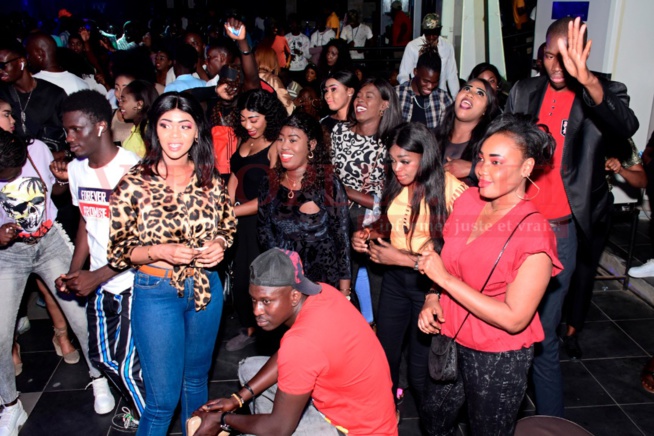 VIDÉO: Saraba Night chauffe, El Hadj Keita le Neymar de sa génération élu nouveau chouchou des jeunes filles de la Médina.