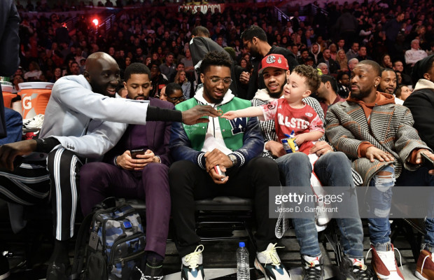 CHICAGO NBA DUNK CONTEST: Tacko Fall encore sous les projecteurs, même sans maillot CHICAGO NBA DUNK CONTEST: Tacko Fall encore sous les projecteurs, même sans maillot