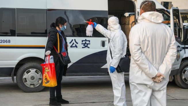 Coronavirus : le bilan approche les 1 900 morts, les grands groupes redoutent un impact économique brutal