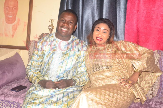 La belle complicité entre Djiby Dramé et son épouse Maman Chérie. Admirez les images La belle complicité entre Djiby Dramé et son épouse Maman Chérie. Admirez les images