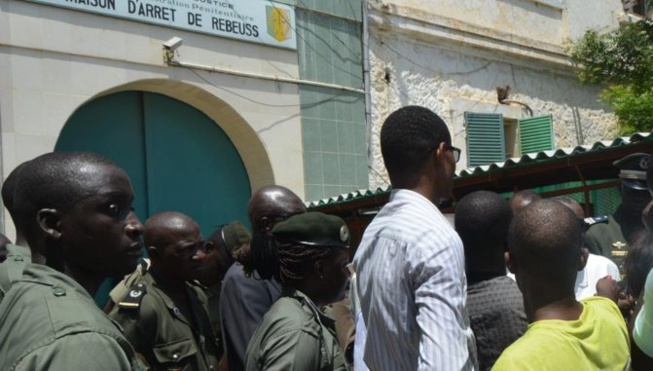 Urgent : Suicide à Rebeuss ! Mohamed Akim se pend dans les toilettes Urgent : Suicide à Rebeuss ! Mohamed Akim se pend dans les toilettes