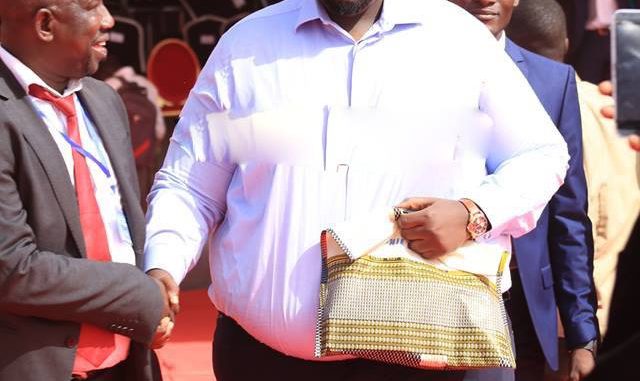 Serigne Assane Mbacké déballe contre le fils de Macky Sall : « Amadou revend des V8 aux différents ministères à plus de 100 millions de F Cfa » Serigne Assane Mbacké déballe contre le fils de Macky Sall : « Amadou revend des V8 aux différents ministères à plus de 100 millions de F Cfa »