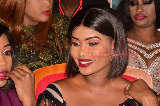 VIDÉO: Accueil royal réservé à Titi au carnaval du sud des jeunes de Kafountine. VIDÉO: Accueil royal réservé à Titi au carnaval du sud des jeunes de Kafountine.