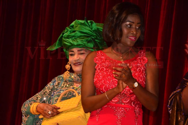 VIDÉO: Accueil royal réservé à Titi au carnaval du sud des jeunes de Kafountine.