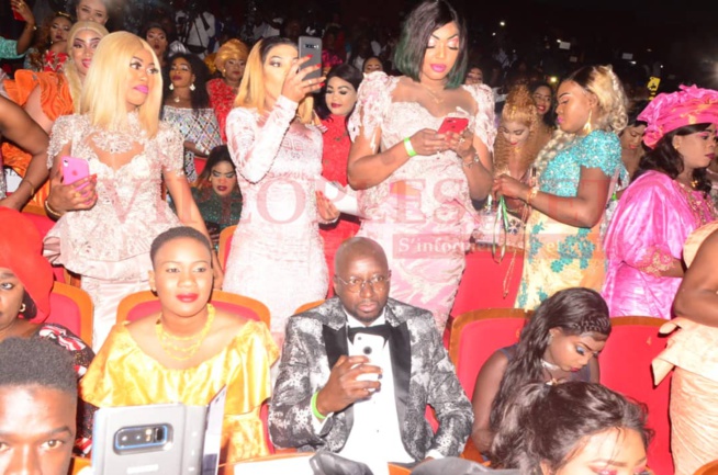 VIDÉO: Accueil royal réservé à Titi au carnaval du sud des jeunes de Kafountine. VIDÉO: Accueil royal réservé à Titi au carnaval du sud des jeunes de Kafountine.