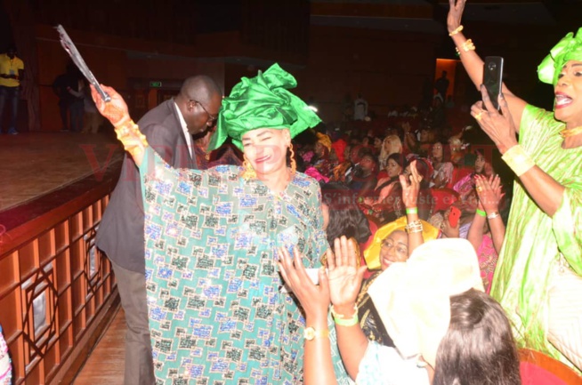 SARGAL NÉNÉ KOMÉ: Admirez les plus belles "Sangn sé" des dames avec Waly Seck au grand theatre Doudou Ndiaye Rose.