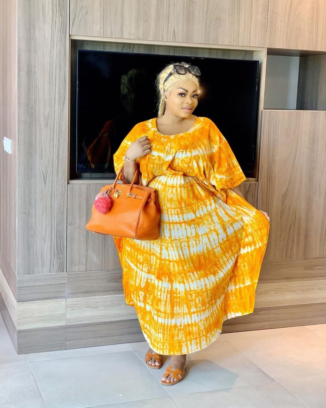 Eudoxie Yao dévoile ses atouts de femme africaine avec un « Sagnsé » qui lui va à merveille Eudoxie Yao dévoile ses atouts de femme africaine avec un « Sagnsé » qui lui va à merveille