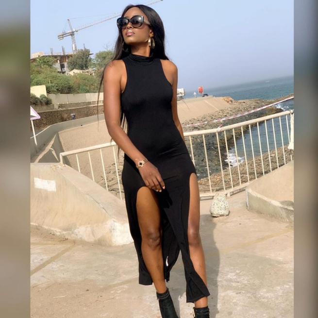 Fente osée Queen Biz dévoile ses cuisses dans une robe ultra $exy