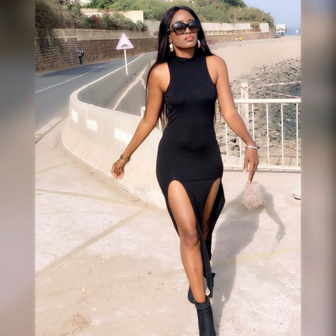 Fente osée Queen Biz dévoile ses cuisses dans une robe ultra $exy