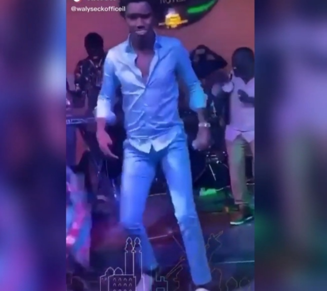 VIDÉO: La nouvelle danse de Waly Seck fi tothie na . REGARDEZ