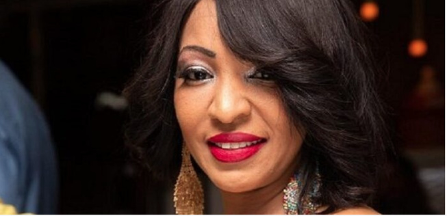 Viviane Chidid tresse des lauriers à Bouba Ndour