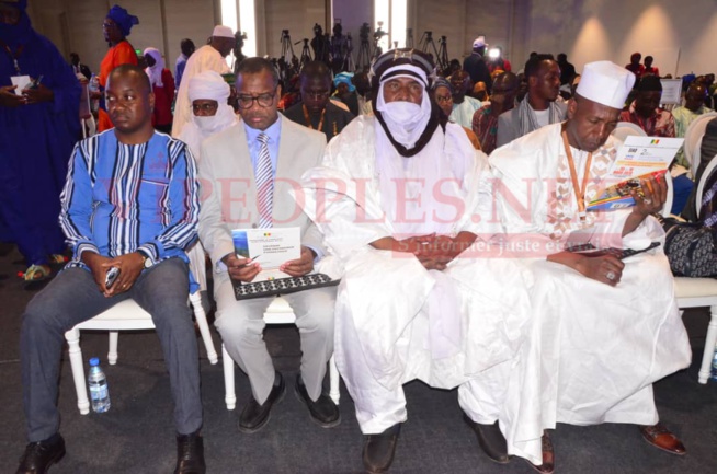 Tout ce que vous avez raté à l'ouverture du Salon international de l'artisanat au centre des expositions de Diamniadion Tout ce que vous avez raté à l'ouverture du Salon international de l'artisanat au centre des expositions de Diamniadion