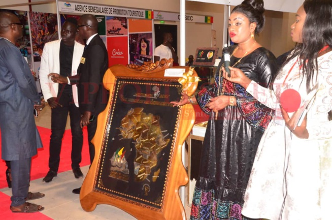 Adji Thiam bijoutérie la solution l'islam 2 grazellia toute ravissante en compagnie de son mari Mr Niang Pdt des bijoutiers du Sénégal au SIAD 2020 Adji Thiam bijoutérie la solution l'islam 2 grazellia toute ravissante en compagnie de son mari Mr Niang Pdt des bijoutiers du Sénégal au SIAD 2020