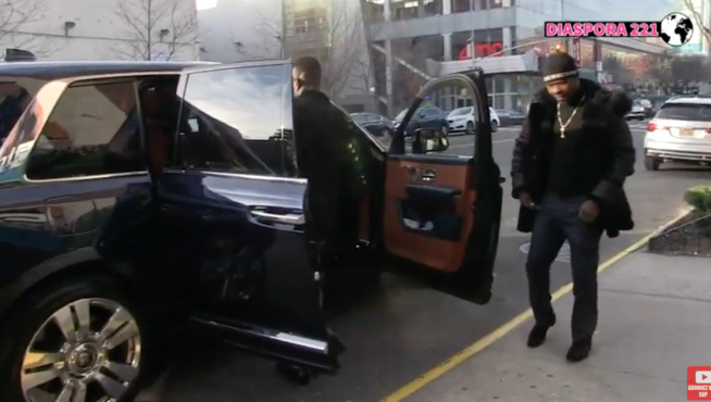 Mo Gates le millionaire dans sa voiture de luxe : prépare le 04 avril avec wally Seck Mo Gates le millionaire dans sa voiture de luxe : prépare le 04 avril avec wally Seck