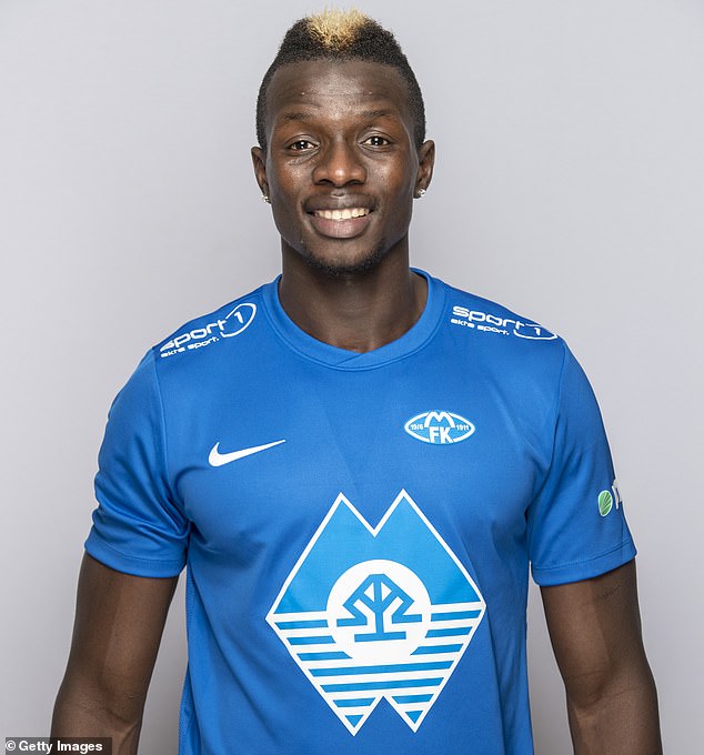 Le footballeur sénégalais Babacar Sarr recherché pour une affaire de viol Le footballeur sénégalais Babacar Sarr recherché pour une affaire de viol