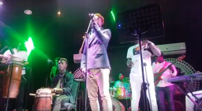 VIDÉO: Sidy Samb casse la baraque au Baramundi pour rendre hommage aux femmes VIDÉO: Sidy Samb casse la baraque au Baramundi pour rendre hommage aux femmes