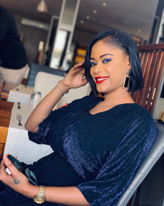 Samira Coulibaly, l'ex de Yakham Mbaye de la série « Mœurs » séduit ses followers dans une belle robe moulante