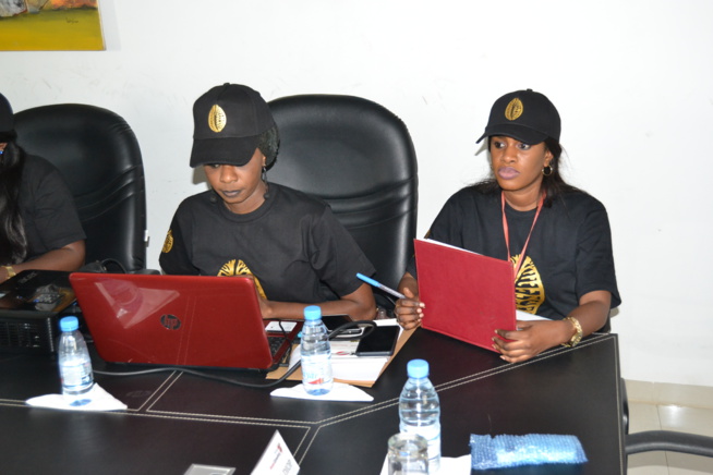 VIDÉO ET IMAGES: La réunion stratégique de la 16 éme éditions de la soirée de l'excellence des Cauris d'OR avec le staff. VIDÉO ET IMAGES: La réunion stratégique de la 16 éme éditions de la soirée de l'excellence des Cauris d'OR avec le staff.