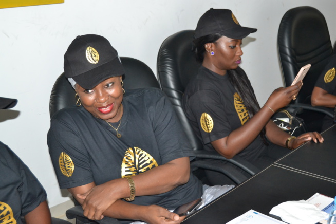 VIDÉO ET IMAGES: La réunion stratégique de la 16 éme éditions de la soirée de l'excellence des Cauris d'OR avec le staff. VIDÉO ET IMAGES: La réunion stratégique de la 16 éme éditions de la soirée de l'excellence des Cauris d'OR avec le staff.