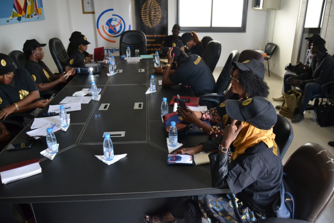 VIDÉO ET IMAGES: La réunion stratégique de la 16 éme éditions de la soirée de l'excellence des Cauris d'OR avec le staff. VIDÉO ET IMAGES: La réunion stratégique de la 16 éme éditions de la soirée de l'excellence des Cauris d'OR avec le staff.