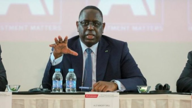 Macky Sall : « Il faut arrêter de se donner la main, il faut utiliser par exemple les pieds pour saluer » Macky Sall : « Il faut arrêter de se donner la main, il faut utiliser par exemple les pieds pour saluer »