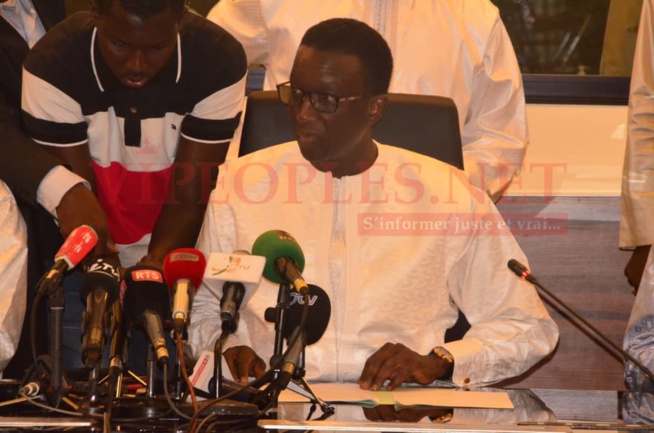 CORONAVIRUS: Le ministre des affaires étrangères, Amadou Ba et l'ambassadeur d'Arabie Saoudite ont rencontré les voyagistes pour le Hadj.