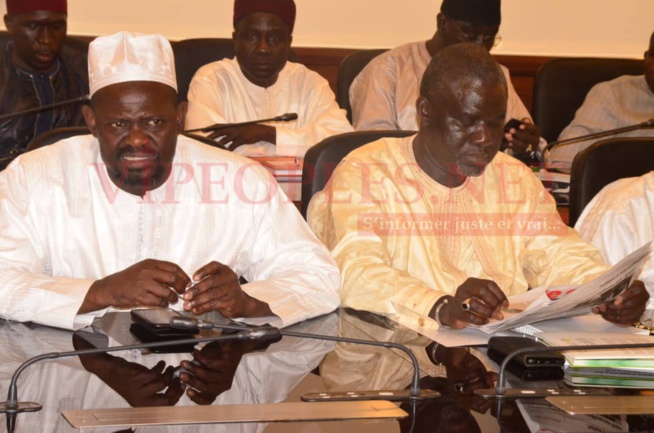 CORONAVIRUS: Le ministre des affaires étrangères, Amadou Ba et l'ambassadeur d'Arabie Saoudite ont rencontré les voyagistes pour le Hadj. CORONAVIRUS: Le ministre des affaires étrangères, Amadou Ba et l'ambassadeur d'Arabie Saoudite ont rencontré les voyagistes pour le Hadj.