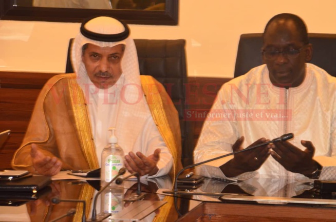 CORONAVIRUS: Le ministre des affaires étrangères, Amadou Ba et l'ambassadeur d'Arabie Saoudite ont rencontré les voyagistes pour le Hadj. CORONAVIRUS: Le ministre des affaires étrangères, Amadou Ba et l'ambassadeur d'Arabie Saoudite ont rencontré les voyagistes pour le Hadj.