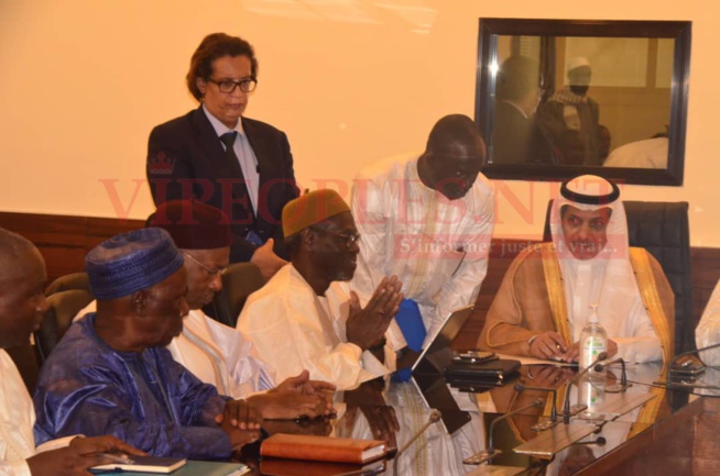 CORONAVIRUS: Le ministre des affaires étrangères, Amadou Ba et l'ambassadeur d'Arabie Saoudite ont rencontré les voyagistes pour le Hadj. CORONAVIRUS: Le ministre des affaires étrangères, Amadou Ba et l'ambassadeur d'Arabie Saoudite ont rencontré les voyagistes pour le Hadj.