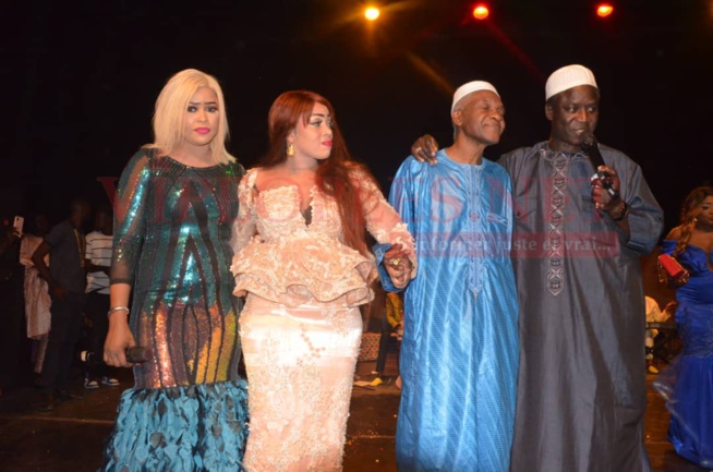 25 ANS DE CARRIERRES: Papa Thione, Waly Seck, Guigui, Ndiollé, Mame Bassine ont chauffé la scène de sorano avec Oumou Sow.