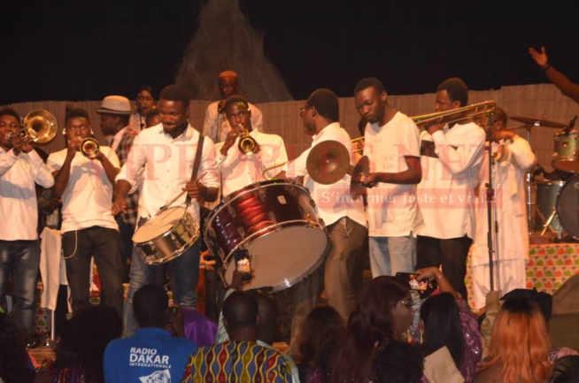 25 ANS DE CARRIERRES: Papa Thione, Waly Seck, Guigui, Ndiollé, Mame Bassine ont chauffé la scène de sorano avec Oumou Sow.