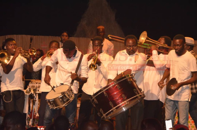 25 ANS DE CARRIERRES: Papa Thione, Waly Seck, Guigui, Ndiollé, Mame Bassine ont chauffé la scène de sorano avec Oumou Sow.