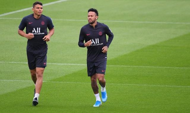 Covid-19 / PSG : Neymar et Thiago Sylva sont rentrés au Brésil Covid-19 / PSG : Neymar et Thiago Sylva sont rentrés au Brésil