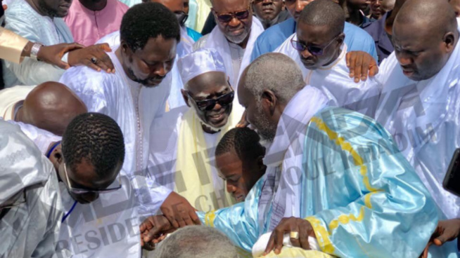 Prière du Vendredi à la Grande MOSQUÉE DE TOUBA / Le Khalife Général des Mourides sur les lieux en compagnie de son porte-parole Prière du Vendredi à la Grande MOSQUÉE DE TOUBA / Le Khalife Général des Mourides sur les lieux en compagnie de son porte-parole